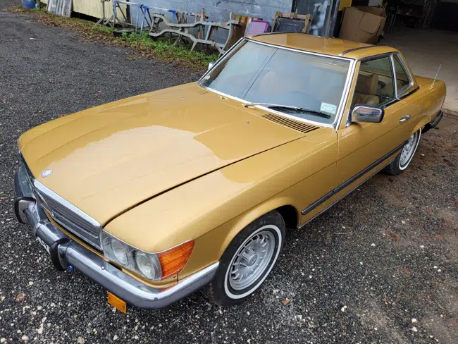 Mercedes 450 SL dorée, sortie atelier