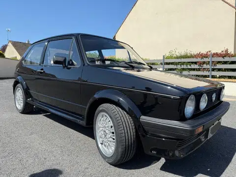Volkswagen Golf 1 GTI noire, vue extérieure